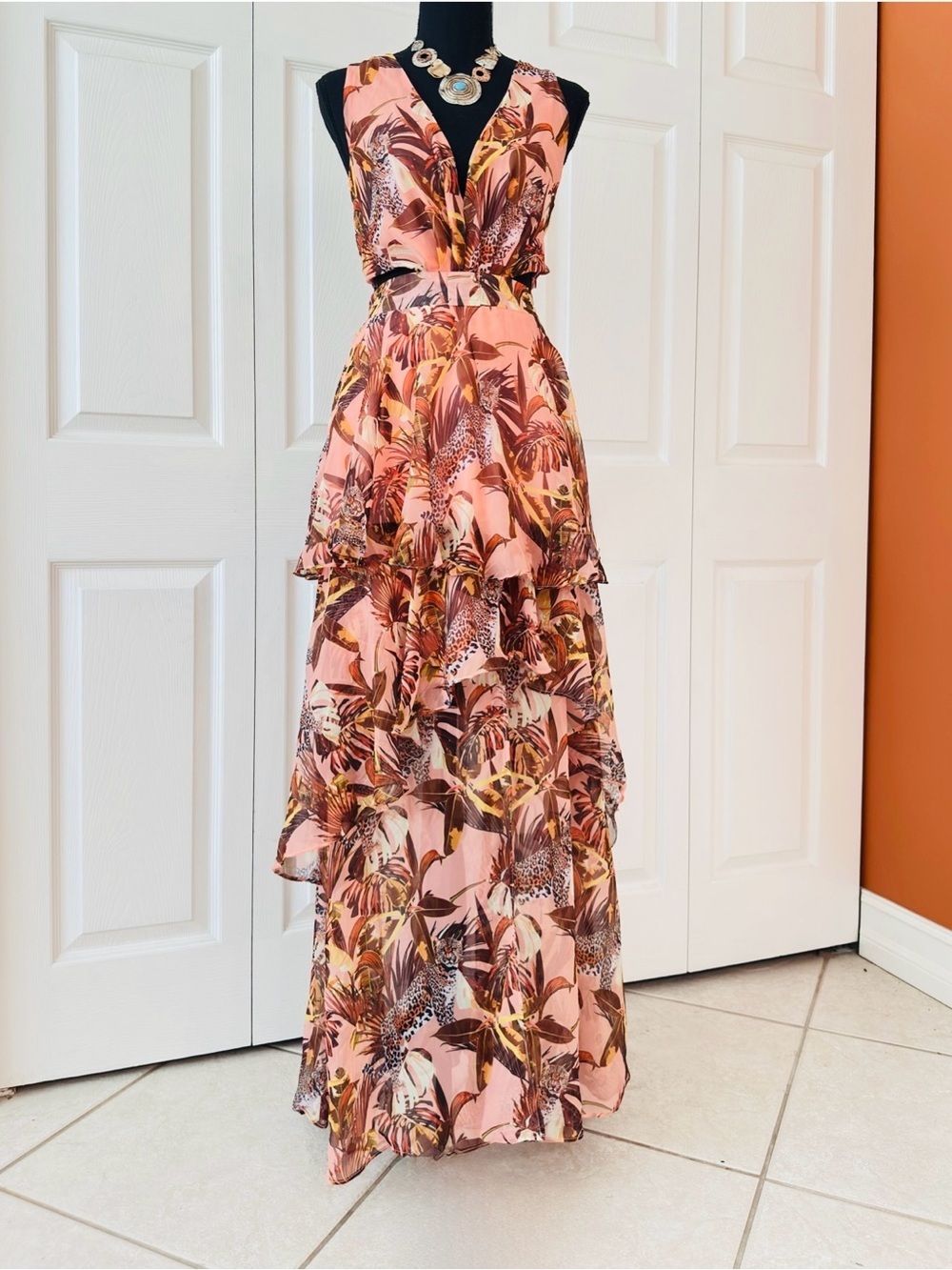LILLY’S KLOSET ~ Sleeveless Pink Tropical Tiered Lined Front Slit Maxi Dress
